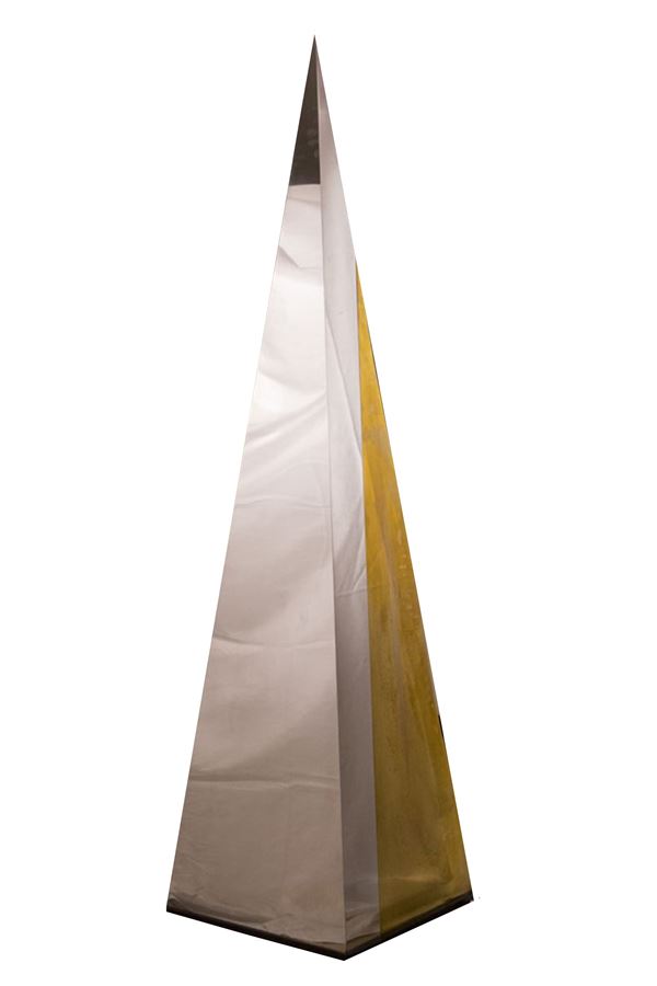 Gianfranco Pardi : Piramide  (1977)  - Acciaio e ottone - Asta Asta di Arte Moderna e Contemporanea - Fabiani Arte