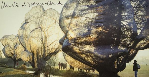 Christo Javacheff : Wrapped Trees  - Cartolina postale - Asta Asta 86 di Arte Moderna e Contemporanea - Fabiani Arte