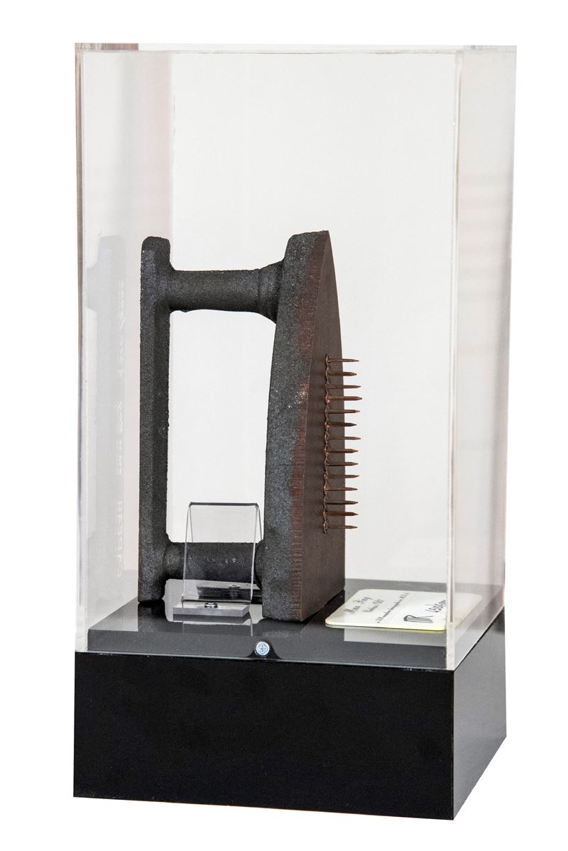 Man Ray - Le Cadeau