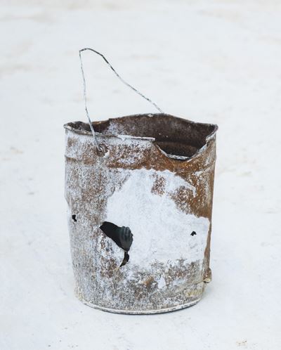 Caves (tins)