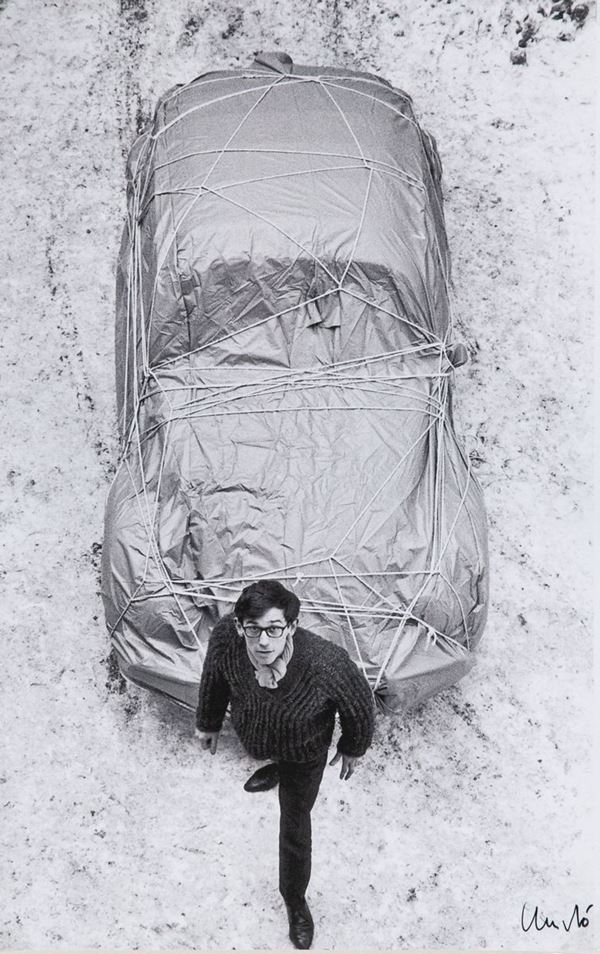 Christo and Jeanne- Claude : Volkswagen  (1963)  - Fotografia - Asta Arte Moderna e Contemporanea, '800 e'900 - Fabiani Arte