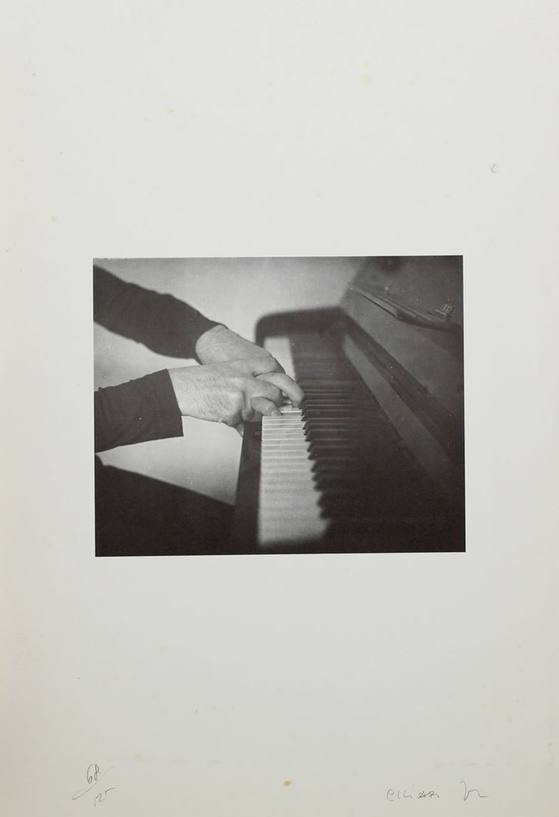 Giuseppe Chiari - Mani sul Piano