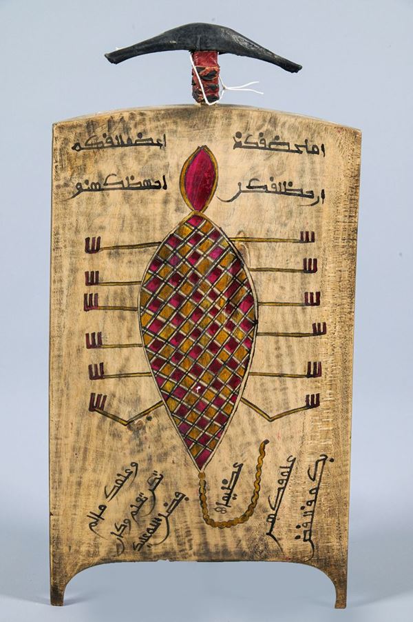 Tavola coranica Haussa  (XX secolo)  - Tavola di legno dipinta, h. cm. 63 - Asta Asta di Arte Etnografica e Tribale - Fabiani Arte