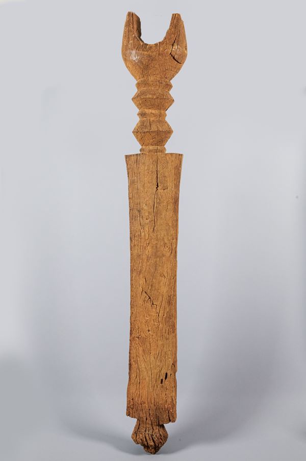 Pilastro Mossi  (Metà XX secolo)  - Scultura in legno h. cm. 143 - Asta Asta di Arte Etnografica e Tribale - Fabiani Arte