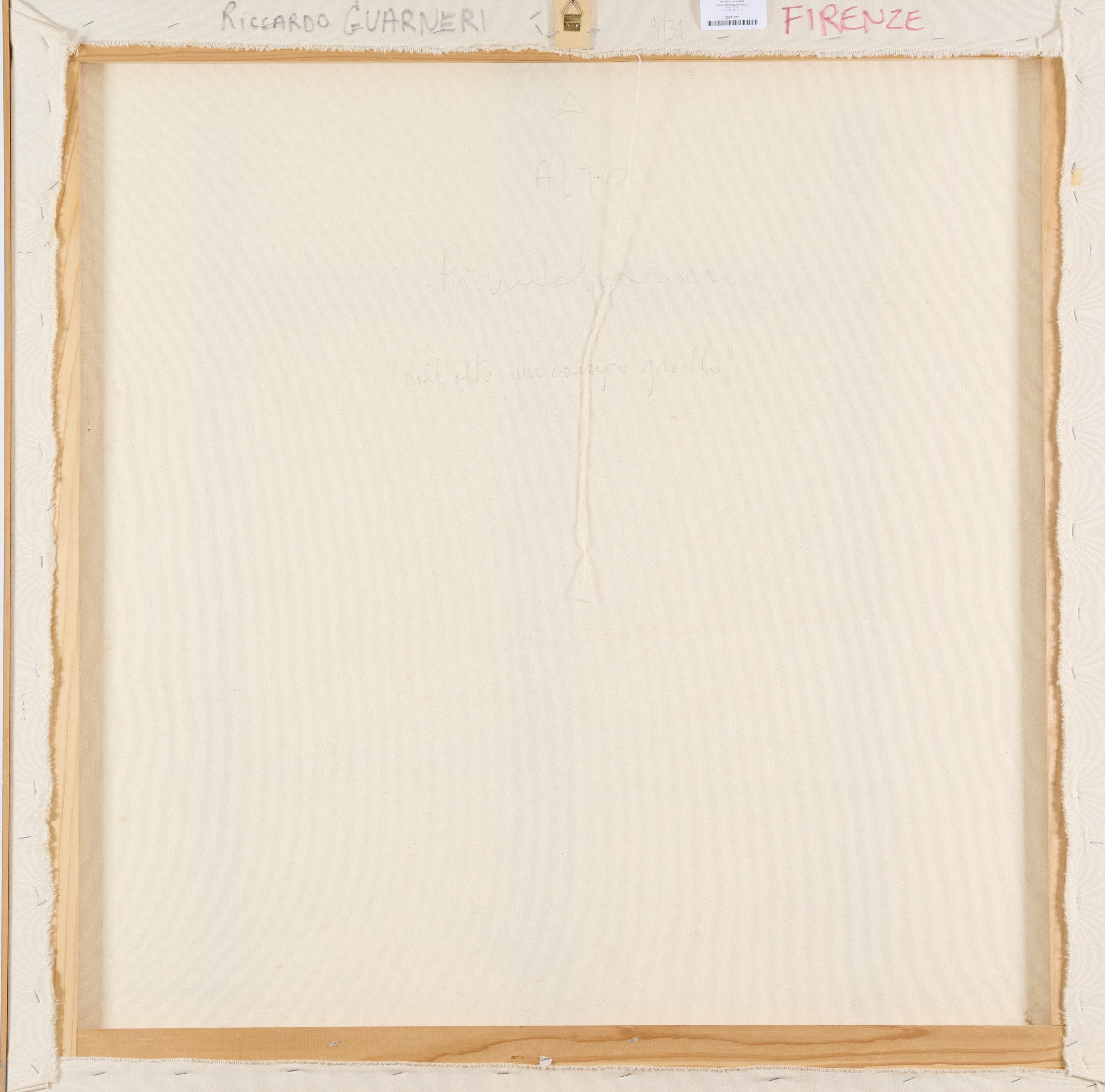 Dall'alto in campo giallo