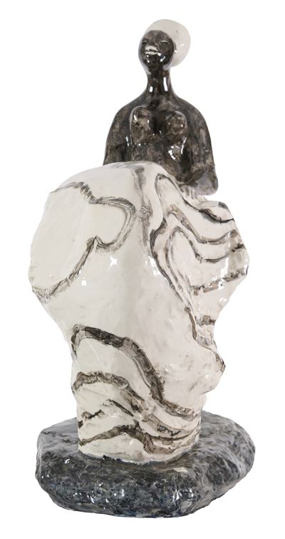 Somala al vento, scultura in ceramica policroma