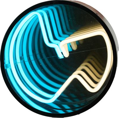 Vibrazione di luce n°11 (installazione in alluminio, specchio, neon e vetro)