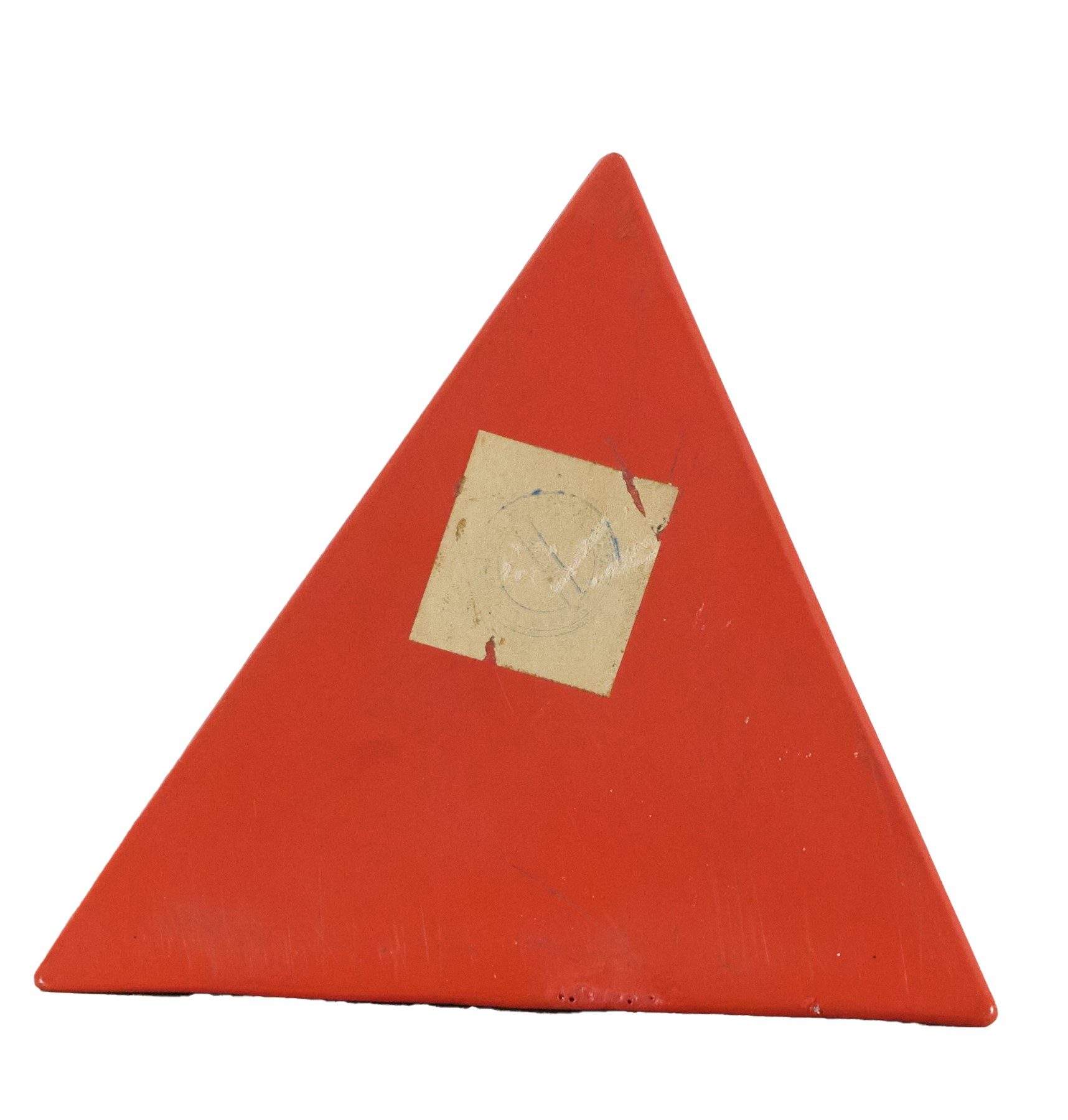 Lucio Fontana - Piramide in metallo laccato con buchi