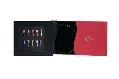 Collana in metallo argentato con dieci ciondoli “Tubes de Guache”